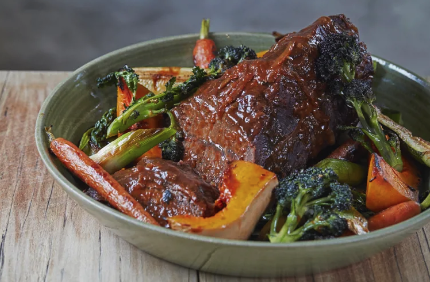 NCButchers's tweet photo. Looking to elevate your #Sundaydinner offering? How about serving up this braised feather-blade beef recipe? Cooked for several hours in a rich ale stock, this long cut of meat taken from the inside of the shoulder becomes incredibly tender: https://t.co/SQdEgjLTR4 https://t.co/tkiaY9oEKV