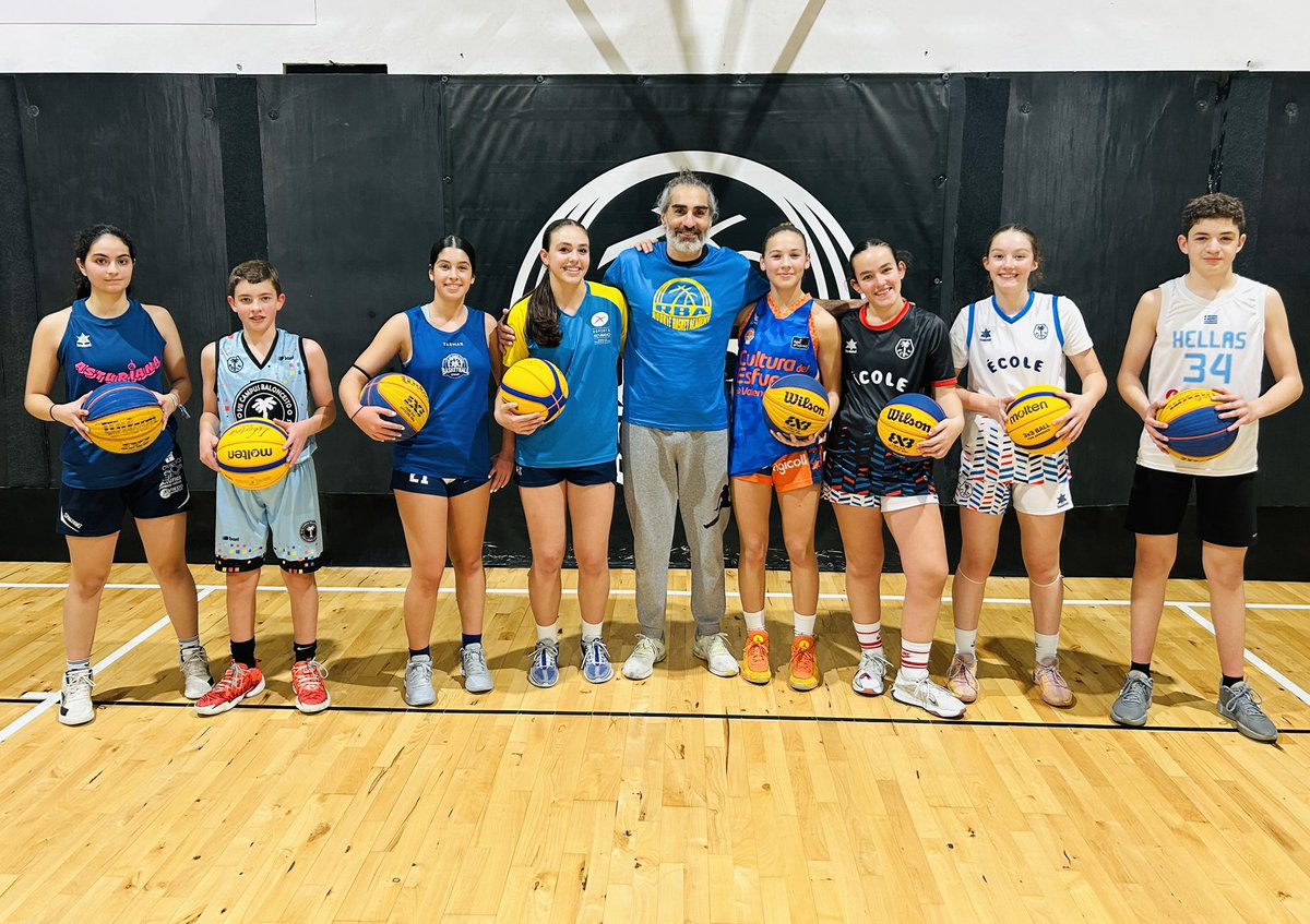 Hoy en la Academia 3️⃣❌3️⃣ RBA con Emilio Mauro entrenador con una amplia trayectoria en clubes como <a href="/RGCCBaloncesto/">Real Grupo de Cultura Covadonga Baloncesto</a> donde ha formado parte de todas las categorías, @CBLaArena y selecciones de categoría de formación <a href="/FBPA_asturias/">Federación de Baloncesto Pdo. de Asturias</a>, además de presidente de Activity 67.