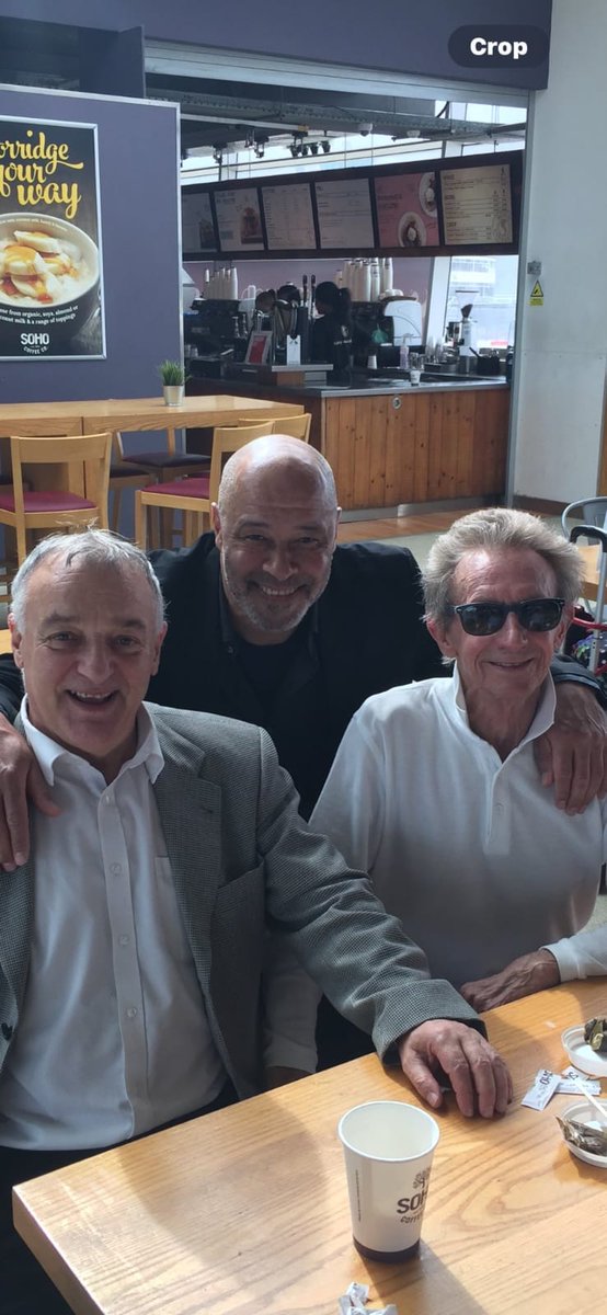 LouMacari10's tweet image. On this special day when we commemorated the great man at Old Trafford, I'd like to share this photo at Dublin Airport a few years ago when we also bumped into Paul McGrath...