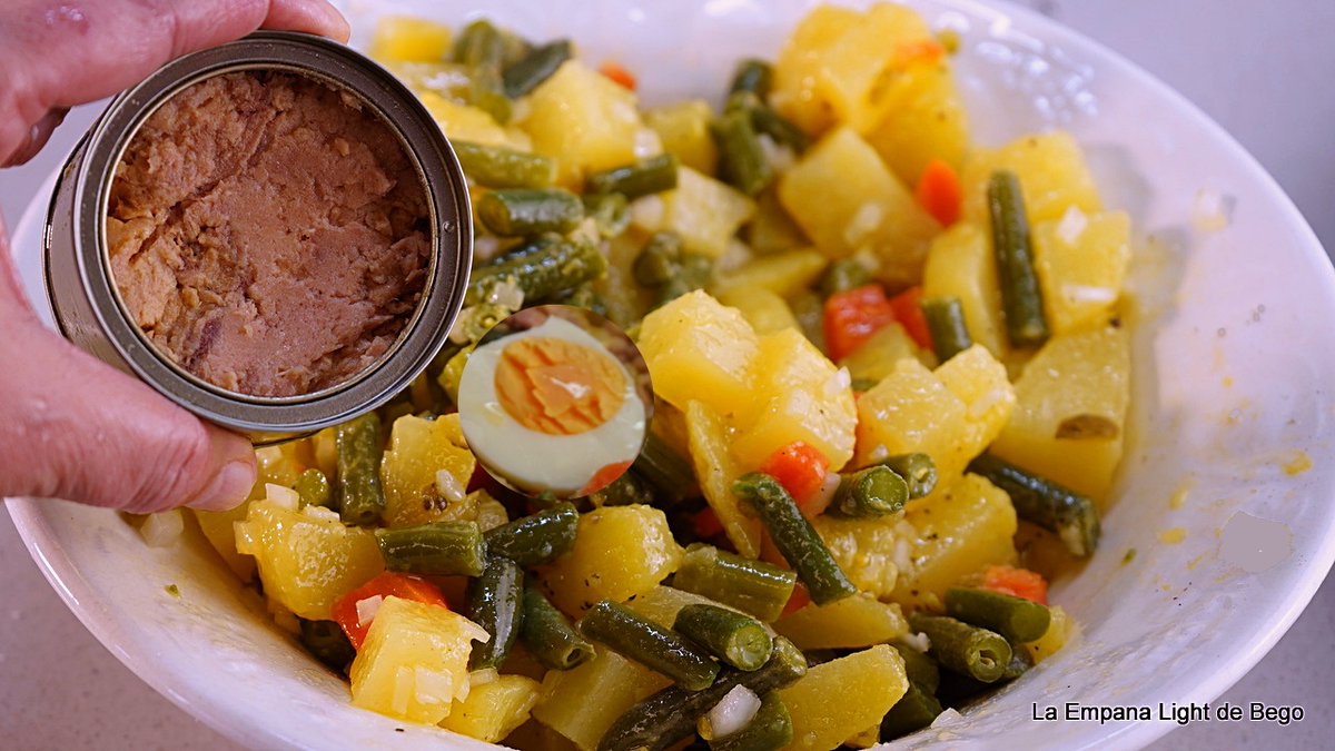 Ensalada  Templada de Patatas y Judias, con unos ingredientes tan sencillos que  hacen de ésta Ensalada un recetón de lo más completo y delicioso. Puedes  ver ya la vídeo receta en nuestro Canal de YouTube 👉👇youtu.be/Lgsu6XGNNtg
#ensaladas #recetas #patatas