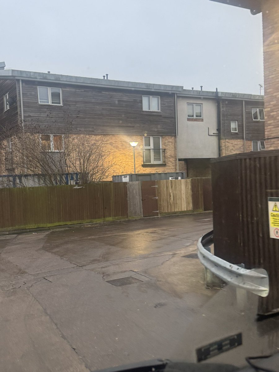 poshtrucker1's tweet photo. Shift 1 of 5 

Landed a mega quick double maned shift. 

In and out and sat chilling already. life can be good.better restart for tomorrow 

Some new fencing gone up at a location. Maybe due to a cab hitting it.(I know it was and it wasn’t me)

#class1 #quickshift #poshtrucker https://t.co/ABy2i87wCO