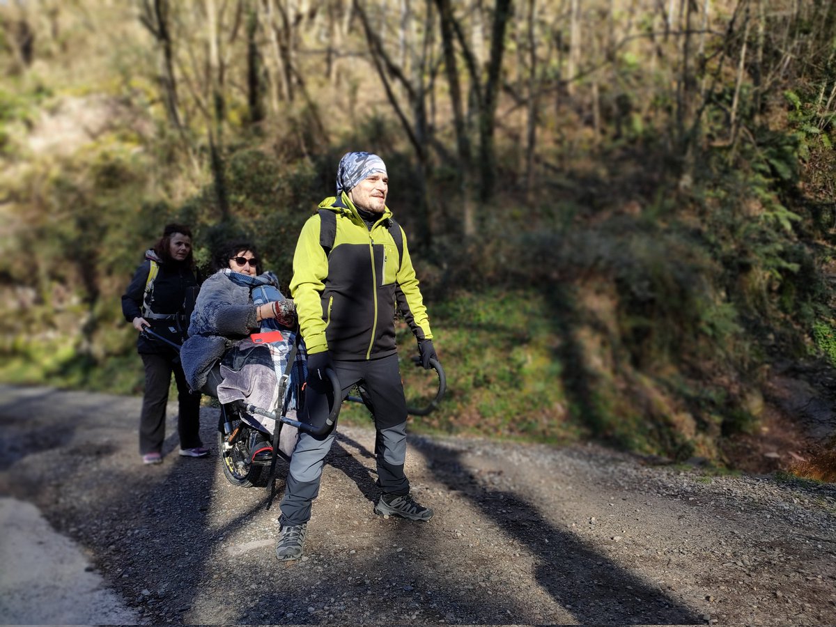 MIREN ETA LEIZEEN ARANA

Euria, haizeteak tarteko, pazientziaz itxaron du Miren Mendizabalek bere eguna. Zoritxarraren harira eutsita ginela pentsatuak ginen. Baina urte berria ur berria dakarren moduan, aukera berria ere izan dugu esku artean...

gurpiltrekblog.blogspot.com/2025/01/miren-…