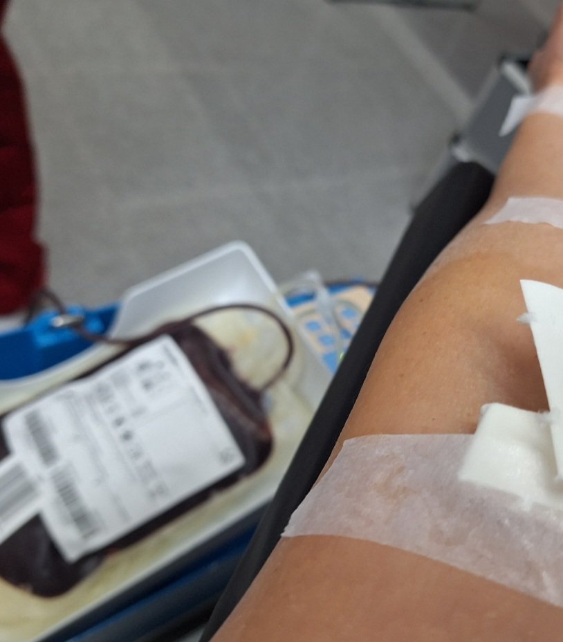 Ahir per fi vaig donar sang. Era un deute que tenia pendent (vaig rebre una transfusió de plaquetes per al part).
Si podeu, apunteu-vos. L'extracció són només 5 minuts i DONAREU VIDA!!
<a href="/donarsang/">Banc de Sang</a>
bancsang.net/ca/donacions/s…