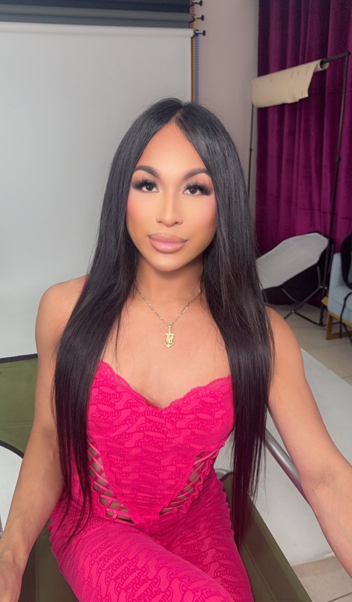 thereal_diannaa's tweet photo. When your makeup artist understand the assignment ππ¨ #OUTCAST #labellefl #jumpsuit #latina #blackhair #conentcreator #fl #capecoral #makeupartist #drdennis #lipfiller #mexican #explore #fl #ftmyers https://t.co/QviNfzTuPY