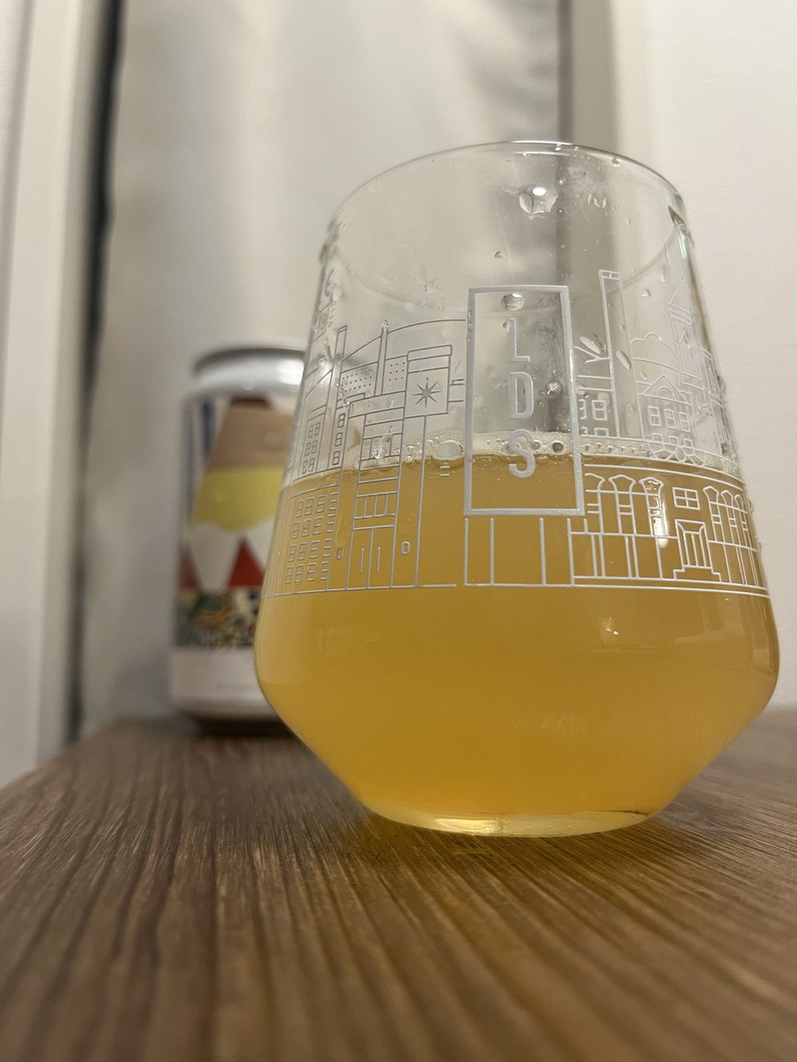 beer_telling's tweet photo. 柔らかな酸味にトロピカルな香りのホップ。ジューシーフルーティな飲み口。サワーIPAってなかなか難しいスタイルだと思ってるんだけど、これはかなり上手く作ったな！ちゃんとサワーIPAという味わいのまま、とても美味い！
#クラフトビール #Novoru #AmakusaSonar https://t.co/eTRgjUaKZk