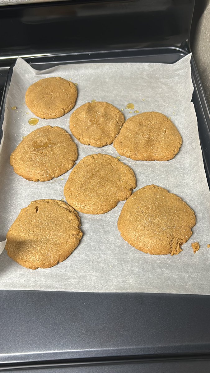 wilfrelos's tweet photo. Made some peanut butter cookies for my lady c: https://t.co/ktvPrfC417