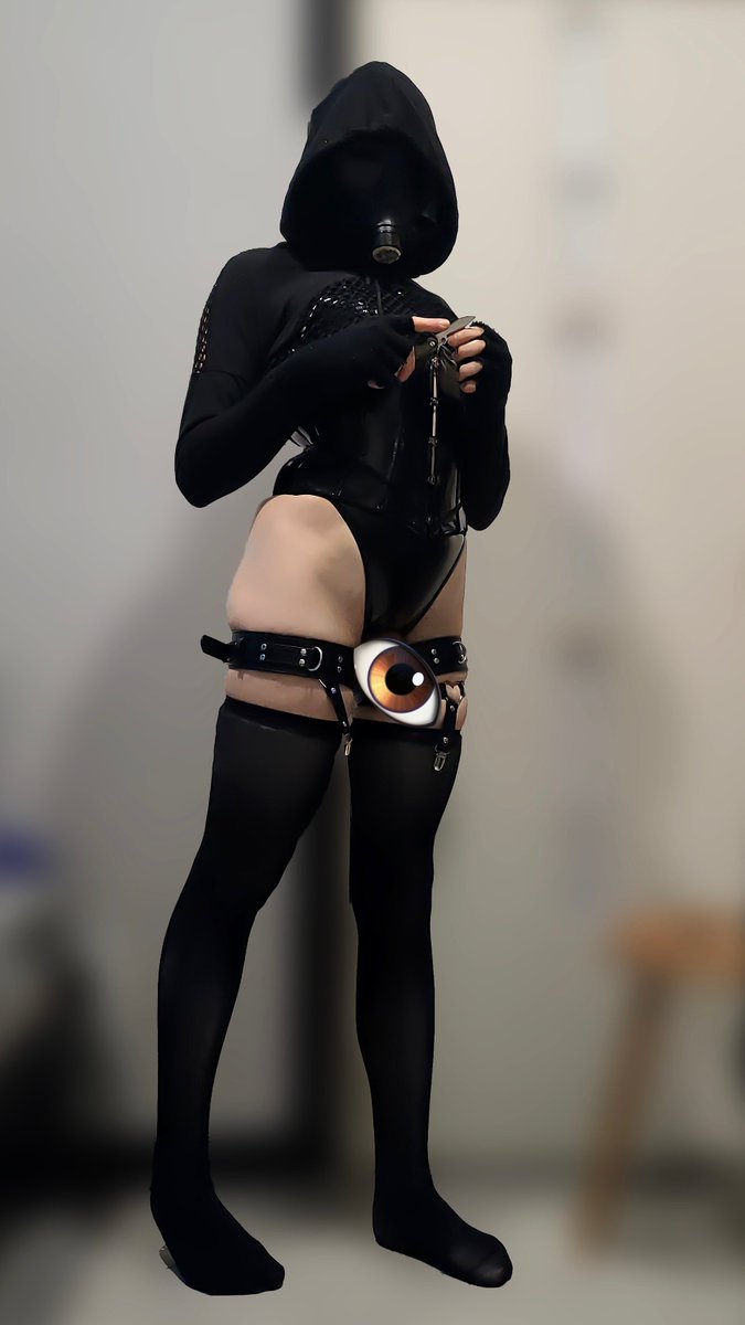 Time to hunt👅

#Femboy #Crossdress #Gasmask