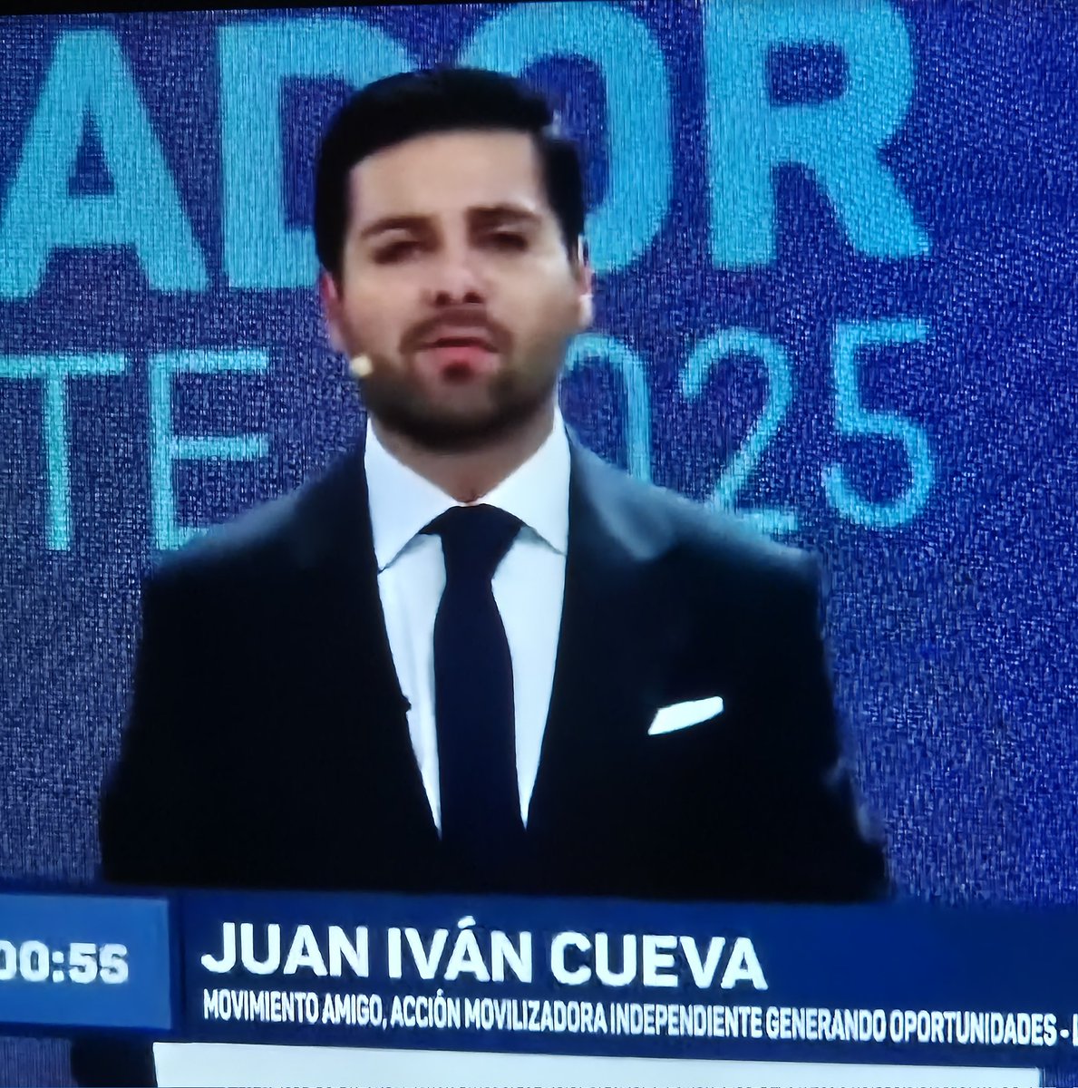 johnnymanrique's tweet photo. Mañana es lunes.

- Yo también estoy arrecho.

#DebatePresidencial2025 https://t.co/lkwfpbePFt