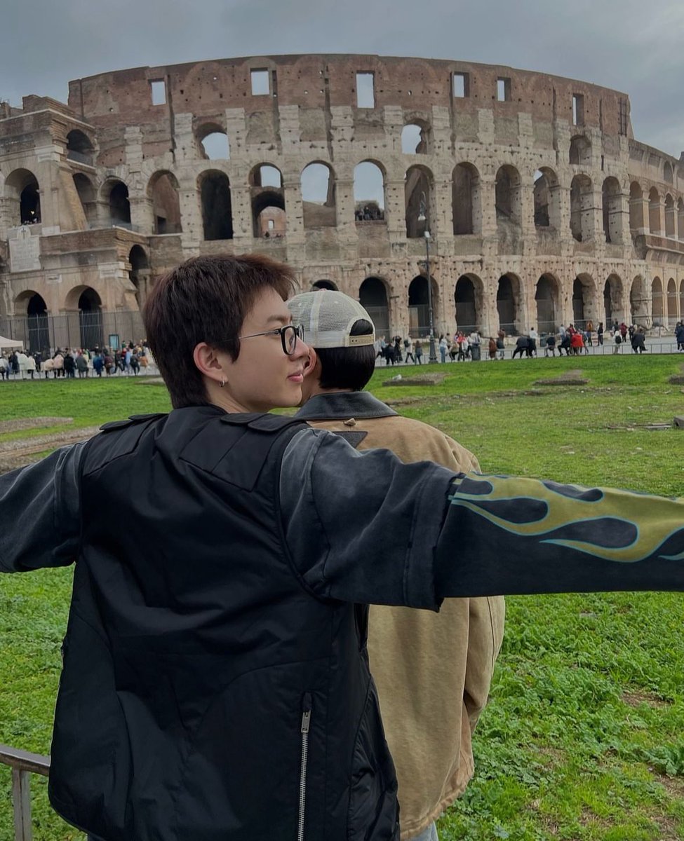 offgunnized's tweet image. happy birthday lang kasi bat kailangan manlamang HAY