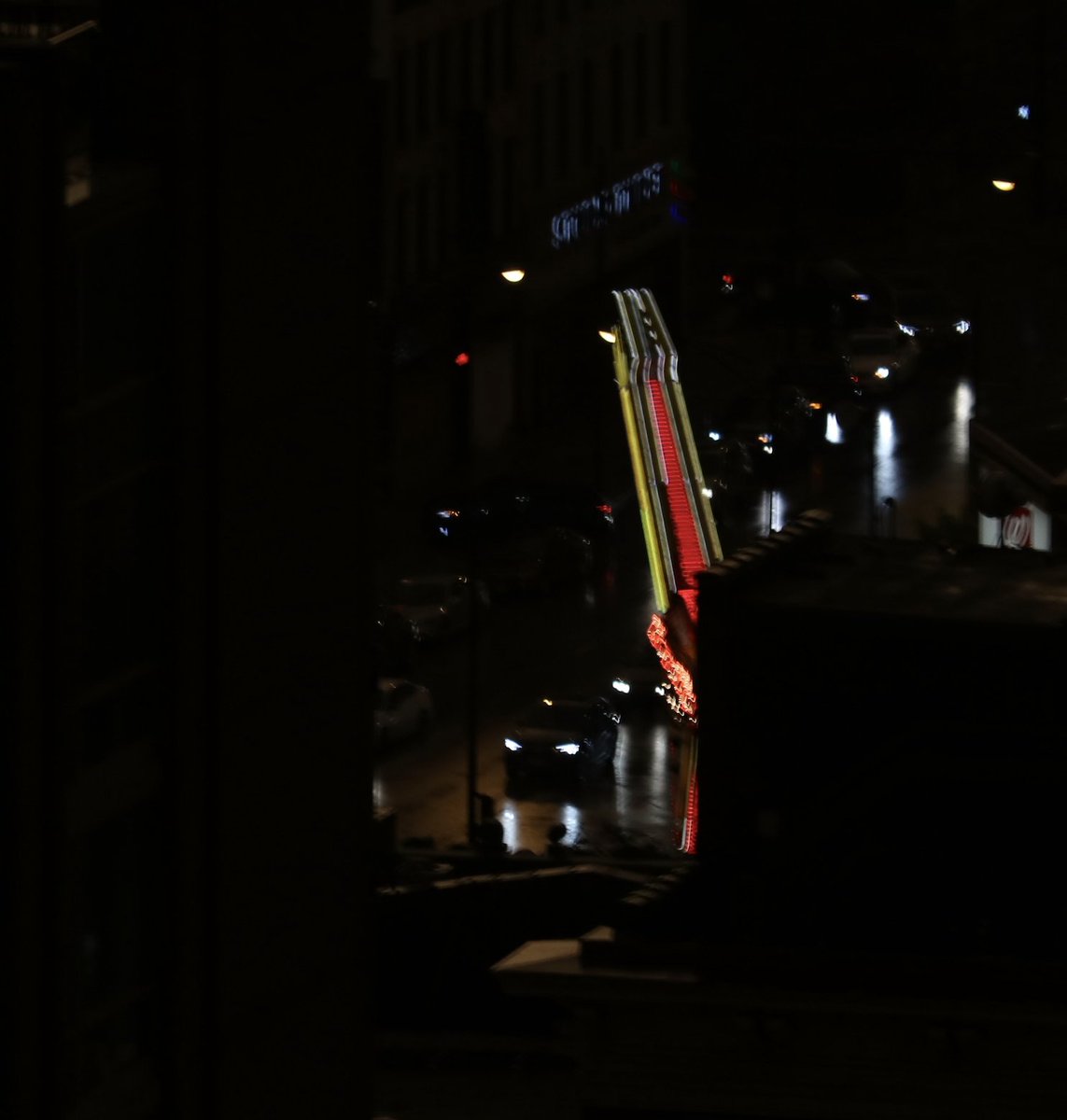 LynnBecker's tweet photo. First the frog, now this.

It's survived three different McDonald's across the street. I can see the giant red guitar from my Marina City window.  But now, after 40 years, Stanley Tigerman's Neo-Palladian Hard Rock Cafe in Chicago will be closing in March. https://t.co/kNEZx7Jp1B