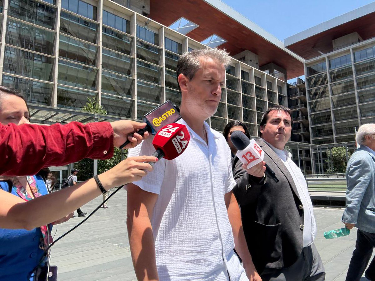 Rastrocom's tweet image. Este lunes se llevará a cabo una audiencia clave en los casos Audio y Factop, ahora unificados en una sola causa, donde 16 imputados comparecerán ante el Cuarto Juzgado de Garantía de Santiago para ser formalizados o reformalizados.