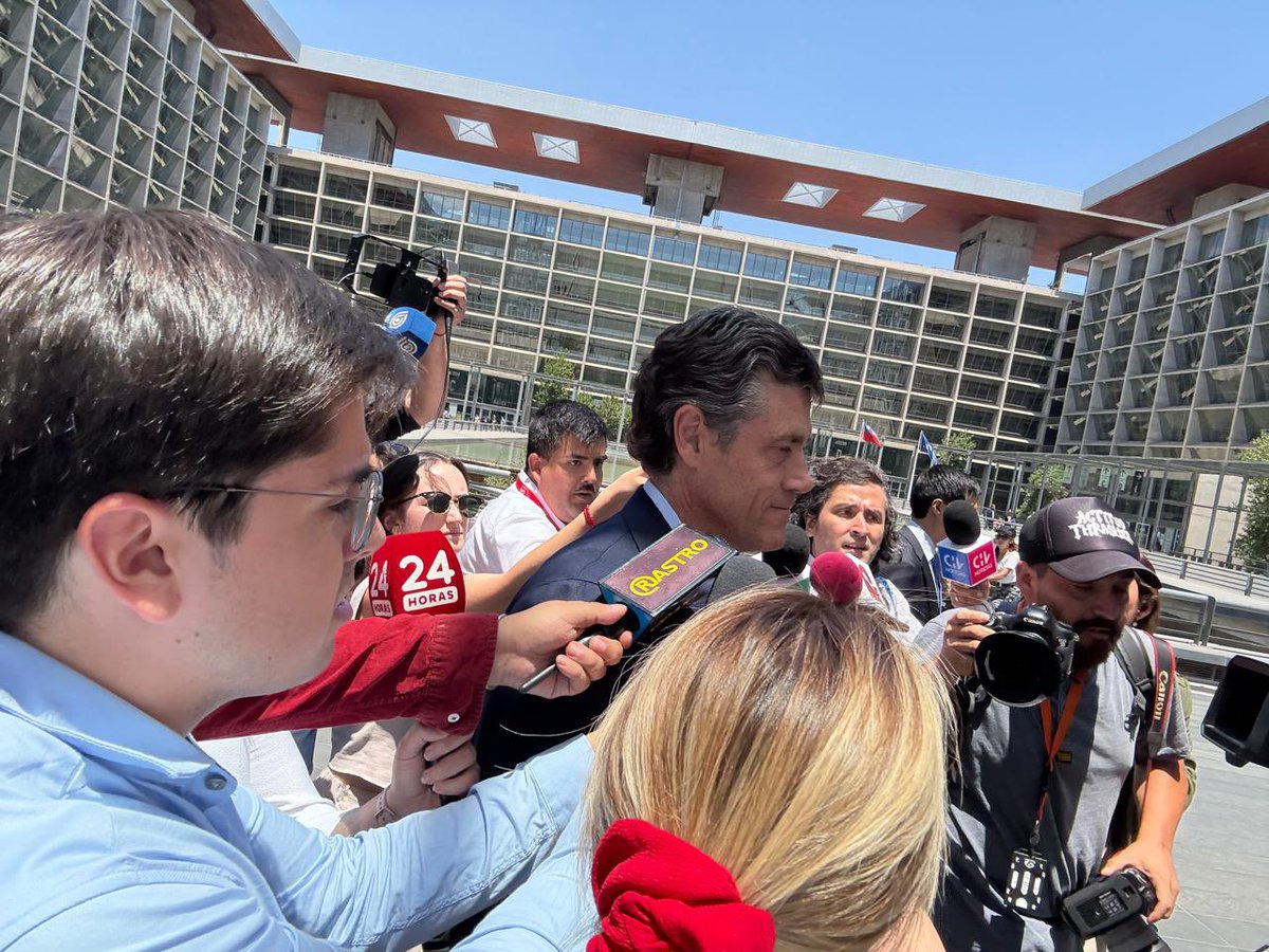 Rastrocom's tweet image. Este lunes se llevará a cabo una audiencia clave en los casos Audio y Factop, ahora unificados en una sola causa, donde 16 imputados comparecerán ante el Cuarto Juzgado de Garantía de Santiago para ser formalizados o reformalizados.