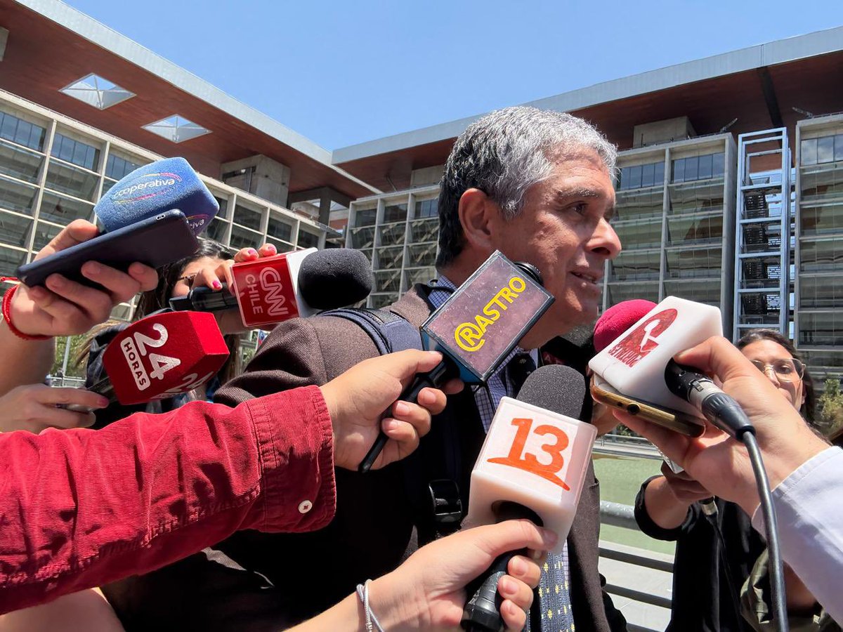 Rastrocom's tweet image. Este lunes se llevará a cabo una audiencia clave en los casos Audio y Factop, ahora unificados en una sola causa, donde 16 imputados comparecerán ante el Cuarto Juzgado de Garantía de Santiago para ser formalizados o reformalizados.