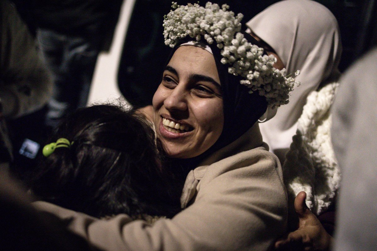 AJEnglish's tweet photo. Ninety women and children were freed Monday, the first of over 1,000 Palestinians to be released under the ceasefire’s first phase, in exchange for 33 Israeli captives.

🔴 LIVE updates: https://t.co/EcWPy0DRu5 https://t.co/aftbq8Mlxh