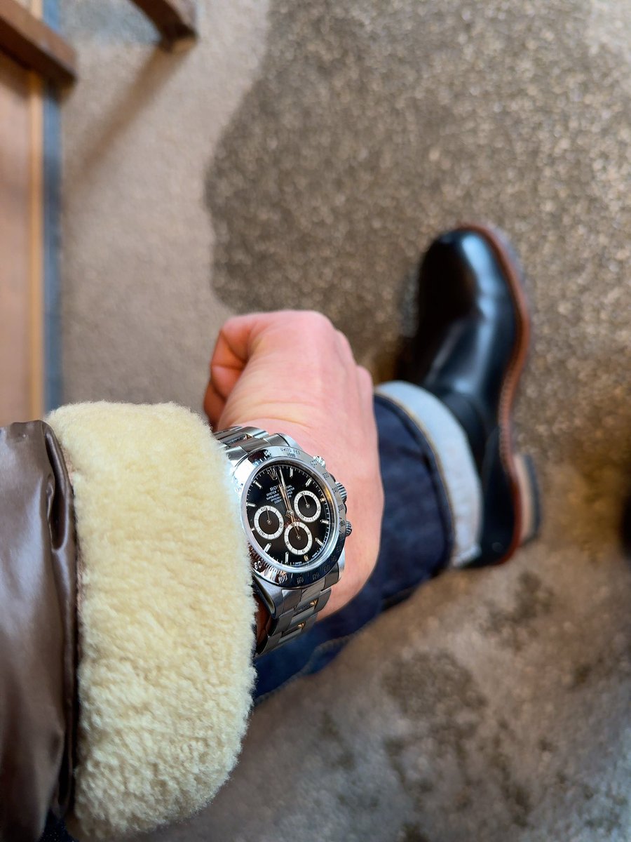 almerrick2121's tweet photo. レッドウイングエンジニアブーツ下ろしたてをブーツストレッチャーで甲の革を伸ばしたはずがまさかの両足靴ズレにてお伊勢さんのおかげ横丁豚捨で休憩 https://t.co/ppFRI4ypkx