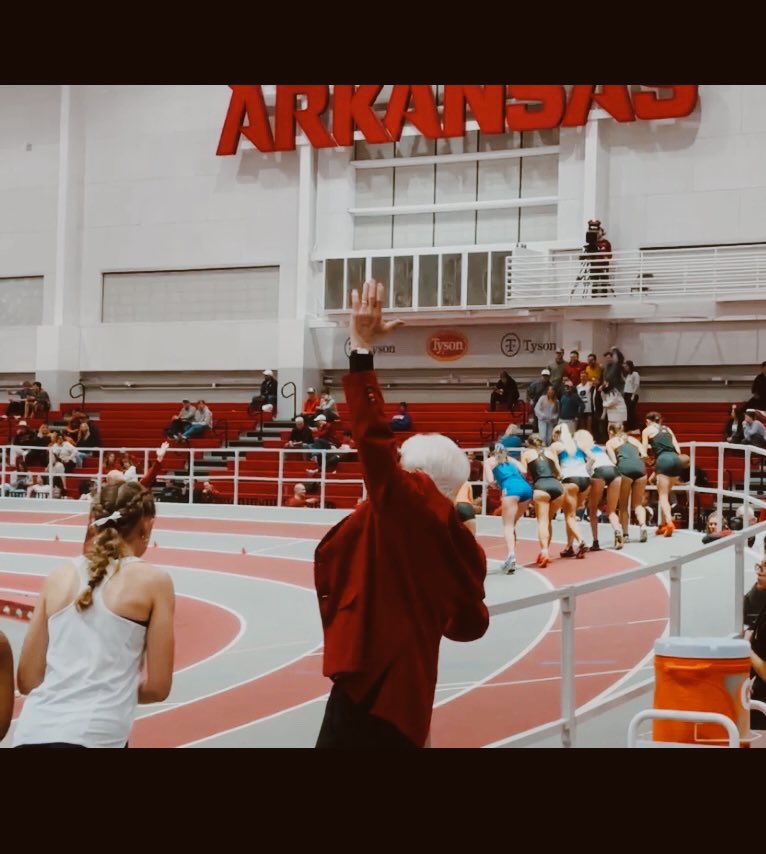 LaurelJarrott's tweet photo. Arkansas never disappoints! New pr in the 3k!! https://t.co/d96cugzMkf