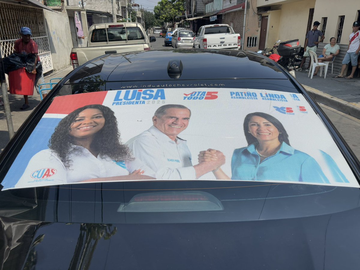 lindabravoec's tweet photo. Aquí estamos más #activos, colocando los #microperforados y continuando con la difusión del mensaje, de nuestra candidata @LuisaGonzalezEc
@RicardoPatinoEC
@MashiRafael
@DiegoBorjaPC https://t.co/jO6HuUKb9l
