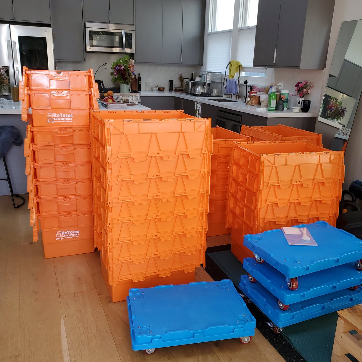 ReTotes's tweet image. Moving? Hate collecting wasteful cardboard boxes? Frustrated w/ the time, effort, &amp;amp; supplies to build &amp;amp; break down cardboard? Rent @ReTotes' reusable, plastic moving boxes in place of flimsy, one time use ones. Free curbside delivery &amp;amp; pickup throughout SF. (Woman/locally owned!)