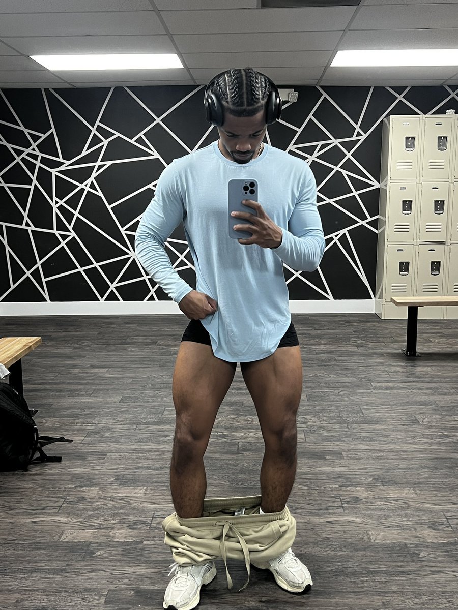 ayoogeno_'s tweet photo. Sunday Leg Days starting to look a little better! 👀 https://t.co/18PRp7Zqeh