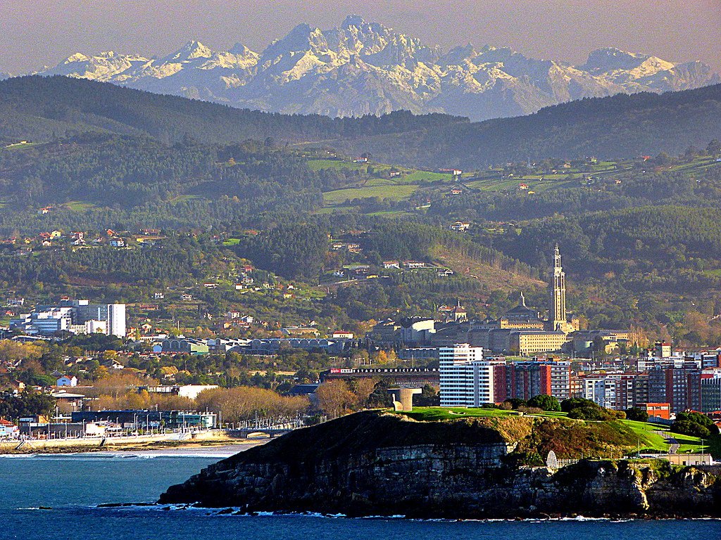 nada puede superar la magnanimidad de ver los picos de europa desde gijon 😎