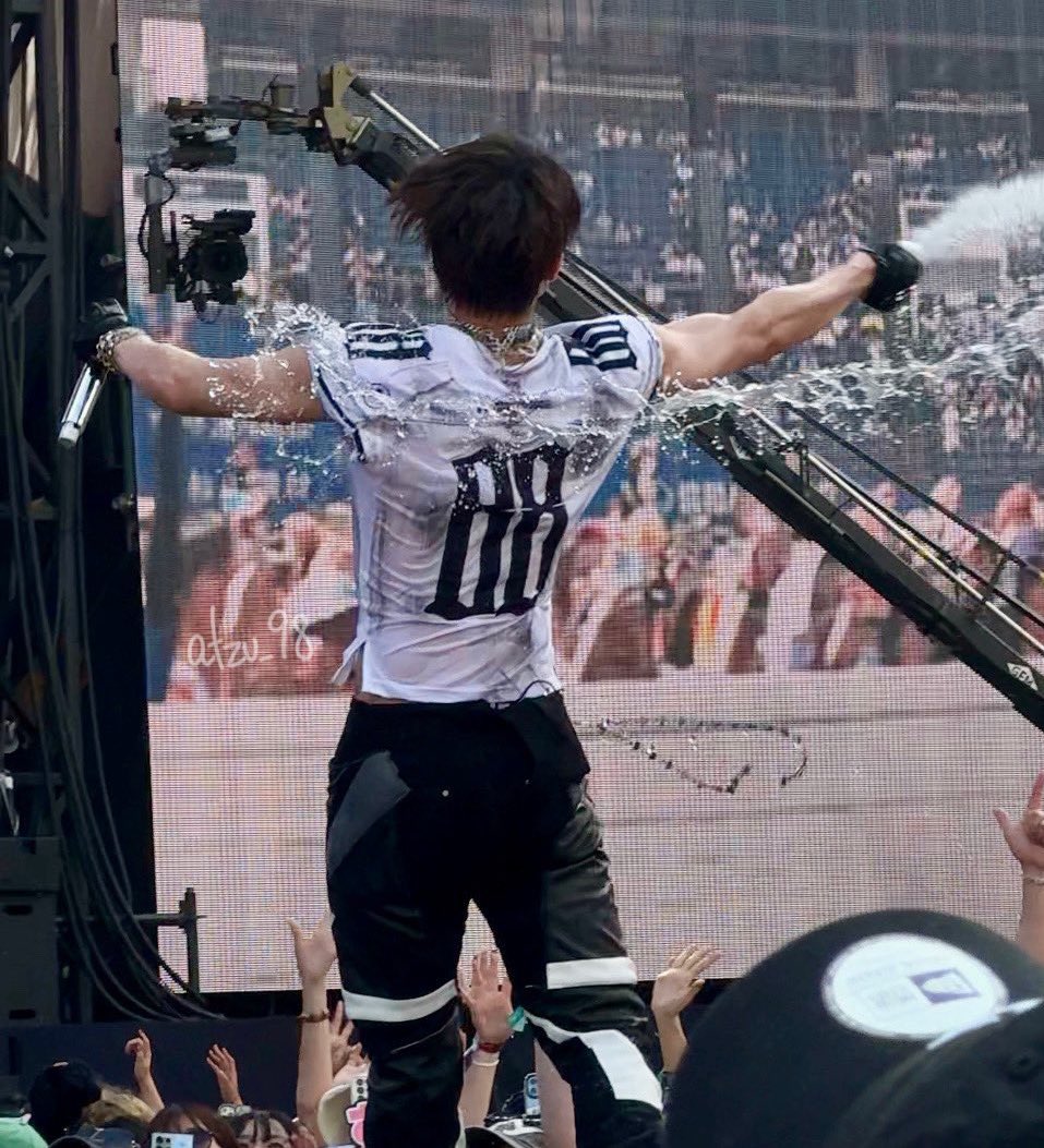 mngggi's tweet photo. who remembers https://t.co/Td7GyA30NR