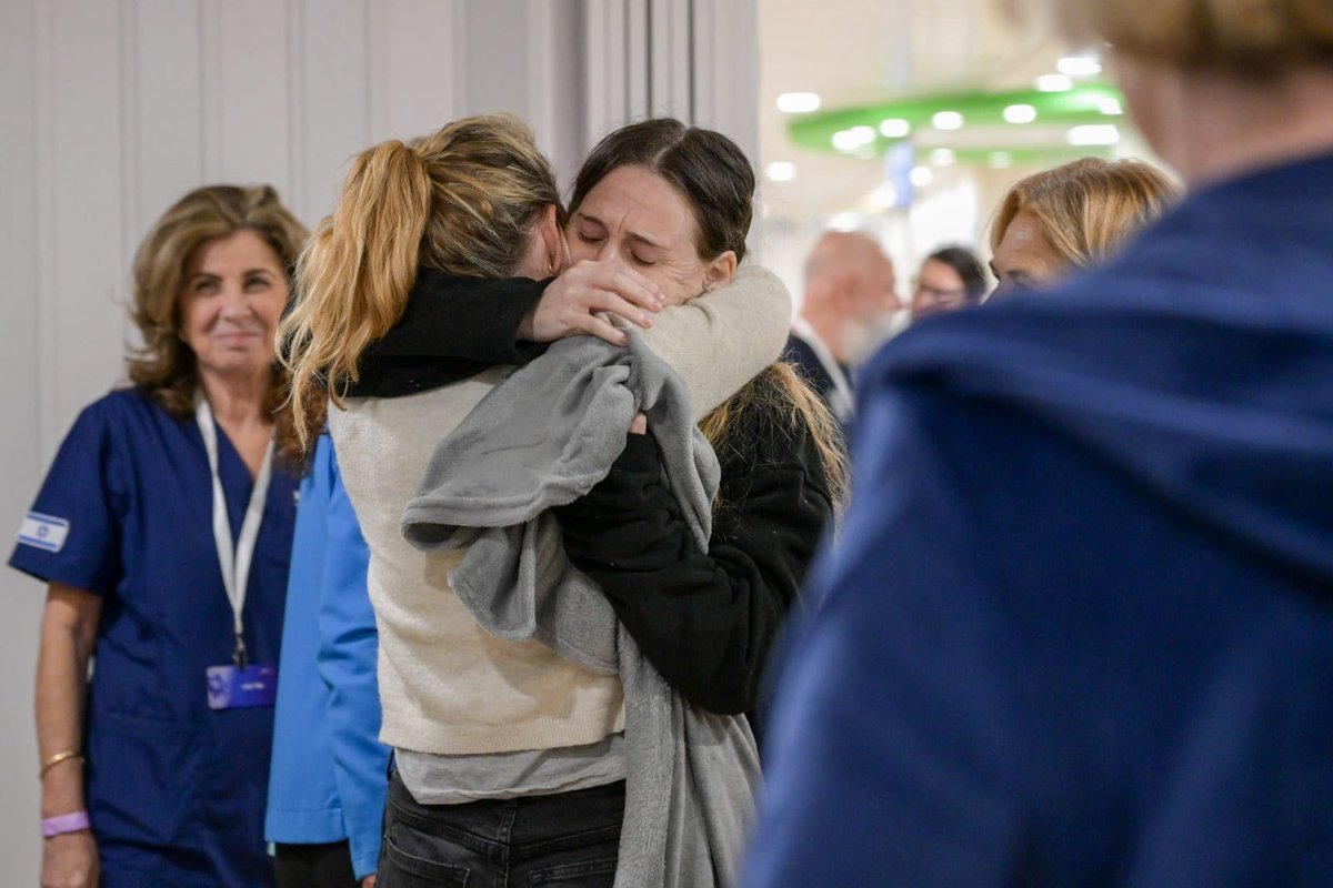 upuknews1's tweet photo. #WATCH : Footage of the moment when Romi, Emily, and Doron reuniting with their families. 
#RomiGonen #EmilyDamari #DoronShtenberKhir #Gaza #hostagedeal #HostagesRelease #IDF #Israel #IsraelHostage #Hamas #Israel https://t.co/F6wqXWkuHk