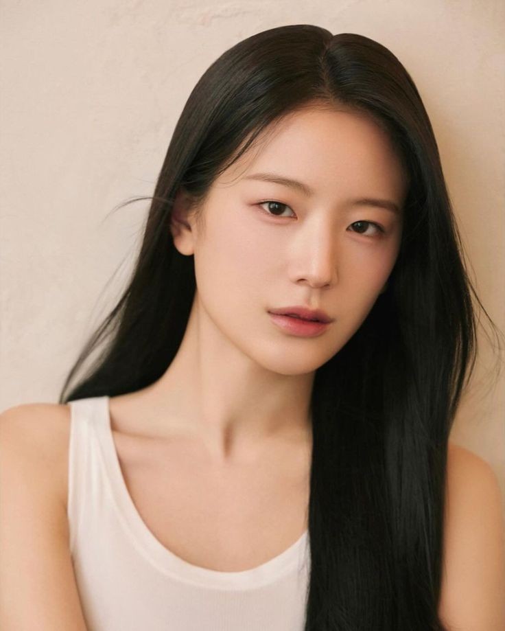 Tzucherish's tweet photo. Literally mother and daughter.
- both korean
- both named gyuri
- both actresses
- gyuri (fromis_9) was under pledis and gyuri (iland2) is rumored to debut in pledisngg
- both are vocalists 
- also they look alike imo https://t.co/MdyoxfMSmd