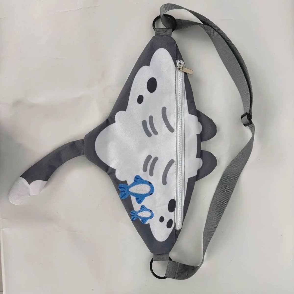 mothferns's tweet photo. Manta Ray and Hammerhead Shark Crossbody Bag WIPS! 🐳 https://t.co/CvGOUYWrvk