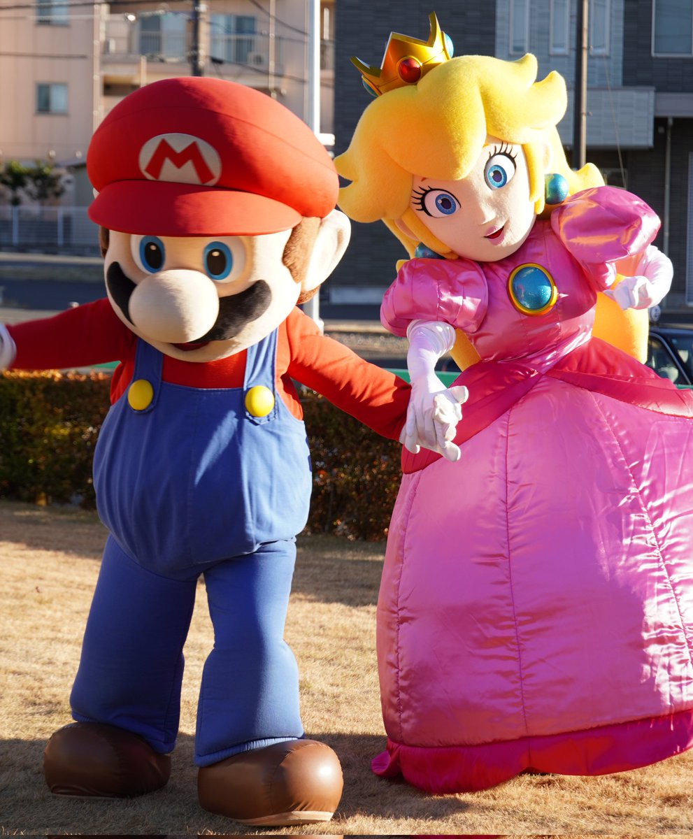 shjm5309's tweet photo. ベストカップル間違いなし💑
ず〜っと、手をつなぎっぱなし…羨ましい🥰
#スーパーマリオ
#ピーチ姫 https://t.co/QoieFVCGM5