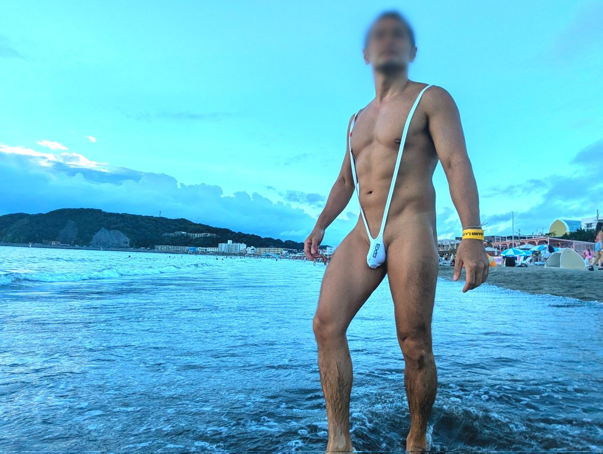 hideyosi_exhib's tweet photo. マンキニと言えば夏の海😚 https://t.co/6jzRJwiRf1