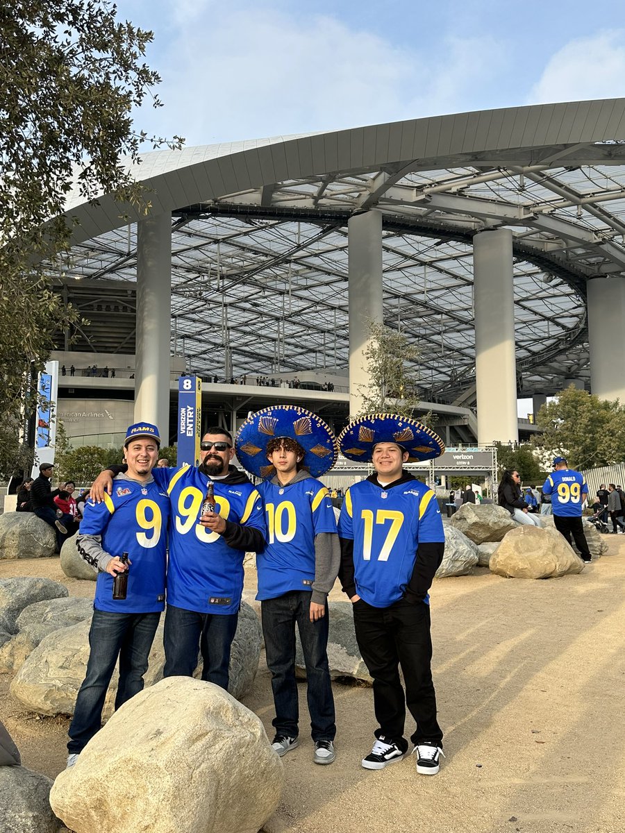 jgf100's tweet photo. Whose House…Rams House!!!#foximpactonfl #Ensenada #papasandbeer https://t.co/tM1kvL2V2d