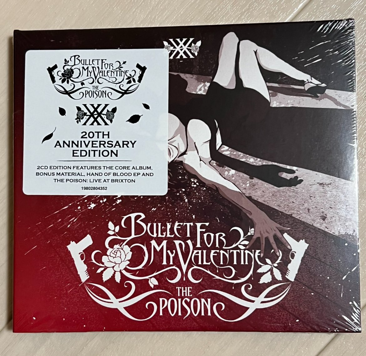 tatsurocker's tweet photo. おはようございます☀️
今週も宜しくお願いします🙇‍♂️

BULLET FOR MY VALENTINEの Matthew TuckのBirthday!🎉

昨年末に『The Poison (20th Anniversary)』を購入しました。
20th Anniversary Tourがあるかわからないですが完全再現や全曲披露とかして貰いたいです🙏
#MatthewTuck
#BULLETFORMYVALENTINE https://t.co/zLhuooqnfG