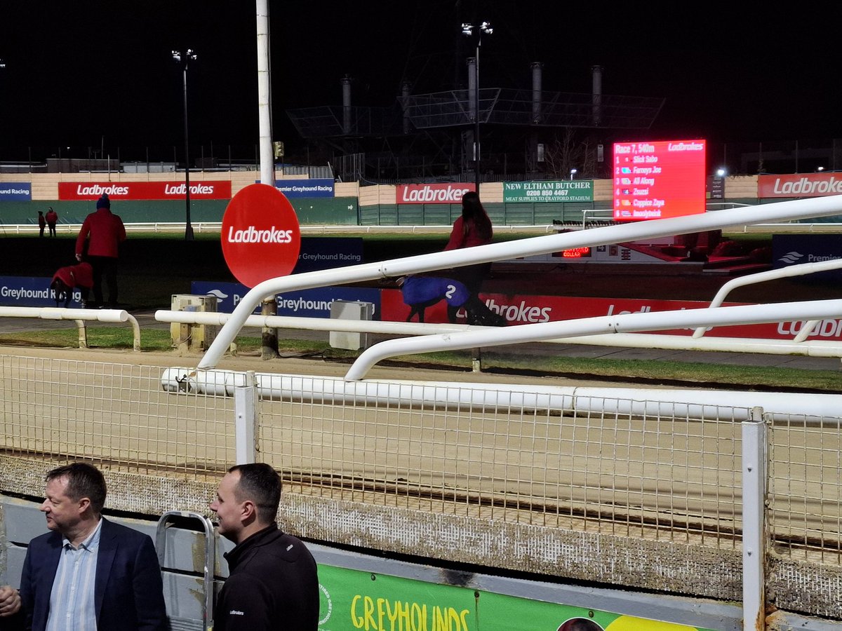 sw_delaney's tweet photo. Full house for the last ever set of races at Crayford Stadium tonight as the axe falls on its remarkable  40-year tenure. 

Couldn't resist nipping down to join the family and have one last flutter in the end.

Farewell - thanks for all the memories 🐾 https://t.co/ukxFQD62mX