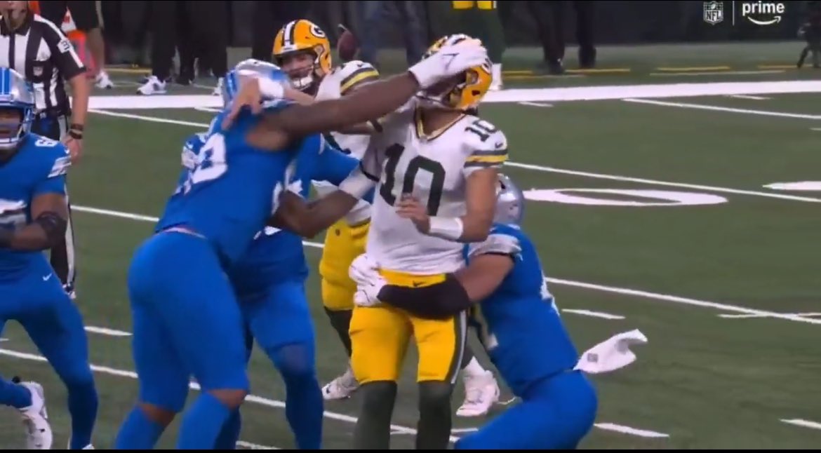 BrianIsWorried's tweet photo. @MGMTbubblegum @JustinJettas @det4life22 @JaydenPlzSlide Lions fans had no problem with this late hit….. https://t.co/NvNNnXzqxw
