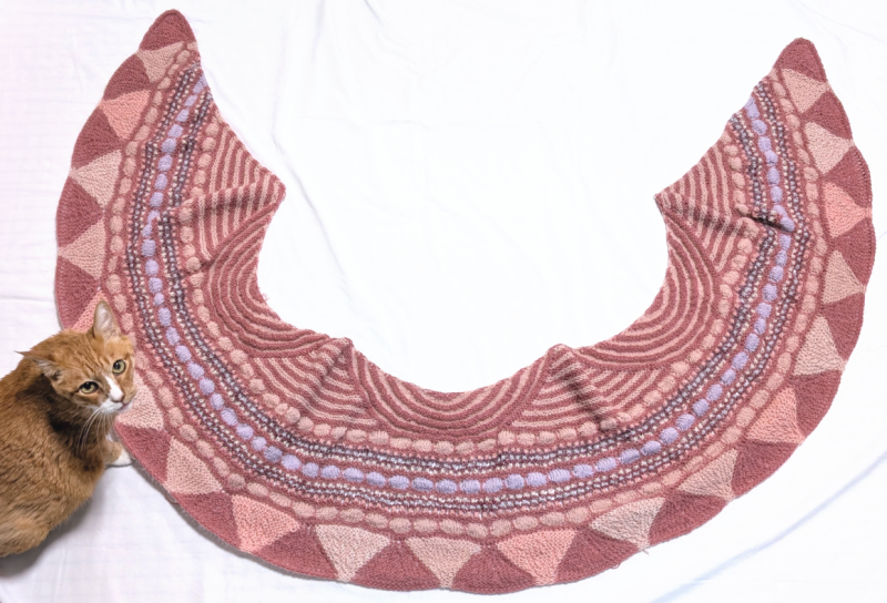 TCS7opYttKjty1L's tweet photo. スティーブンさんのMKAL #GoGoDynamoShawl
Clue 3 やっと終わりました❣️
三角を39個・・・長い道のりでした💦
引き続きClue4も頑張りたいところですが
気分転換に別の物も編みたい気分😅
#WestknitsMKAL2024
#冬編みKCAL2025 #編みかけ減らし隊 https://t.co/uLRnaOtJXL