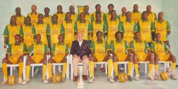 NoujourW's tweet photo. Bob Munro Founder of the Mathare Youth Sports Association &amp; a pillar of Kenyan Football Passes away at 78 🕊️.
⚽ Munro's visionary leadership &amp; passion for sports have inspired countless individuals. https://t.co/unNSYqCCcA