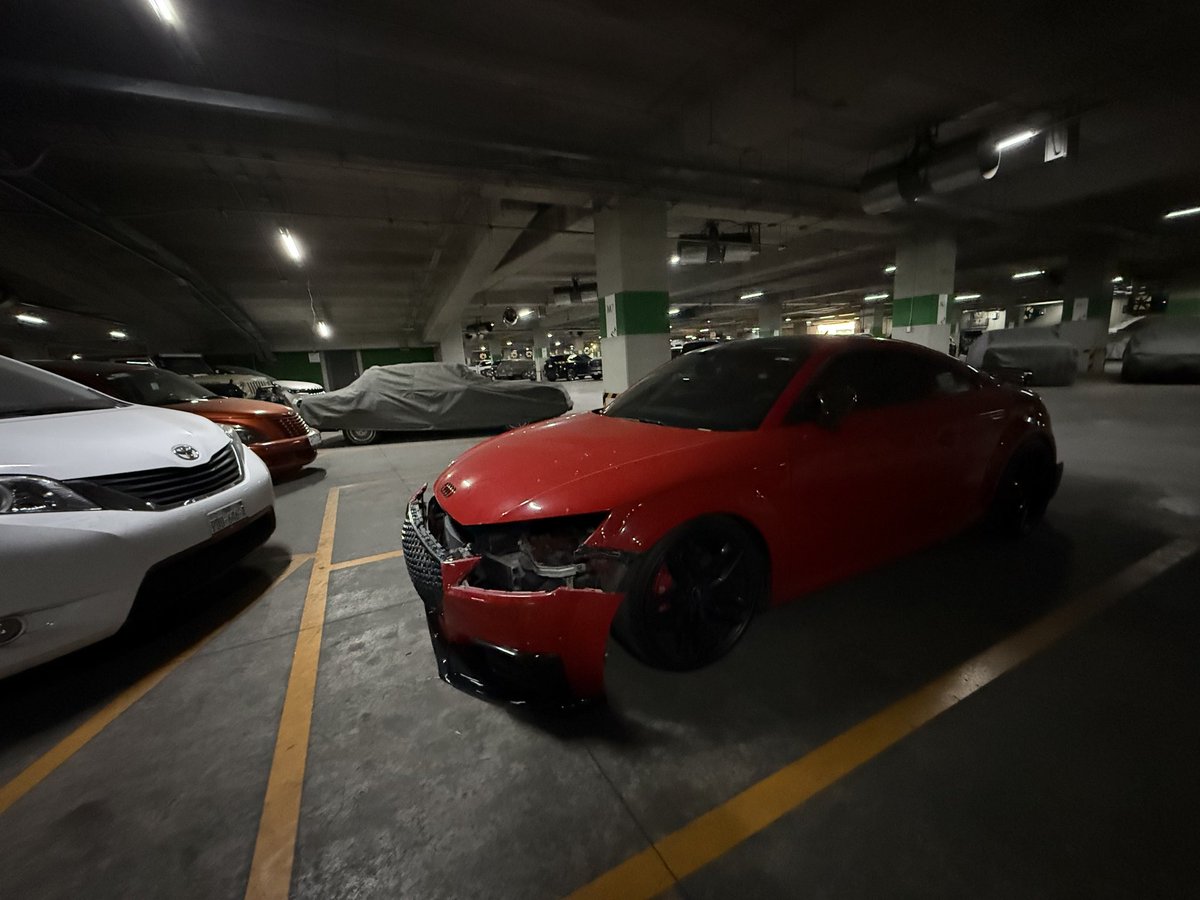 cuartodemillamx's tweet photo. Admin buenas tardes, para reportar y advertir a la gente que me robaron mis faros de audi TTS en estacionamiento de Gran terraza lomas verdes ( Estado de Mexico ) , cabe recalcar que pago pensión para que el auto esté “seguro” , el estacionamiento se quiere deslindar argumentando que ellos solo cubren robo total.