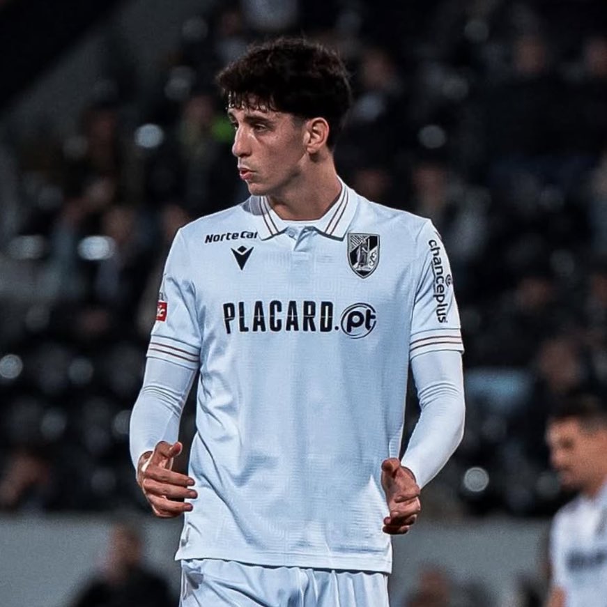 🚨🦅 EXCL: Benfica agree deal to sign Vitória SC midfielder Manu, winning the race over Wolves!

€12m plus €2m add-ons, 20% sell-on clause and Manu will join Benfica now.

Deal off with Wolves.