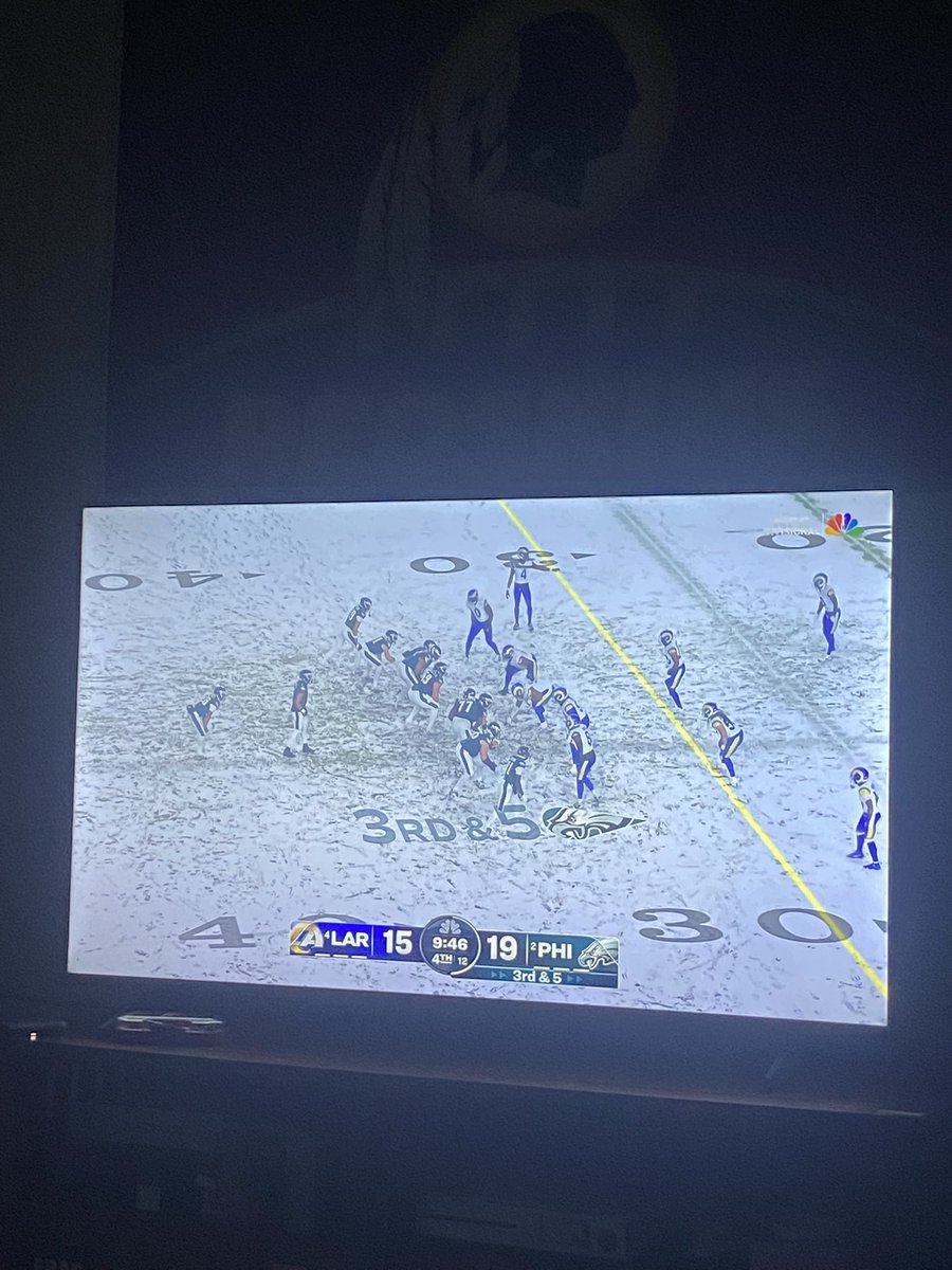 freezeking9's tweet photo. Get rid of the fake yard lines just show me the snow and hard nosed football https://t.co/QRoRhmTCCp