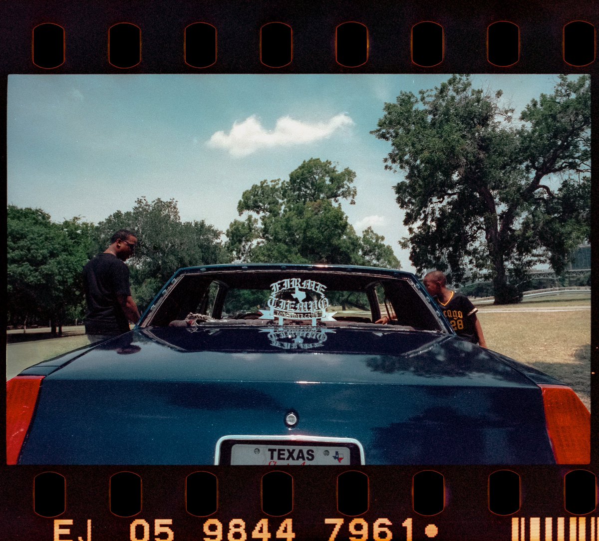 ContrerasAlex_'s tweet photo. Puro Mexicano🦅 #35mm https://t.co/uMgOla3fn2
