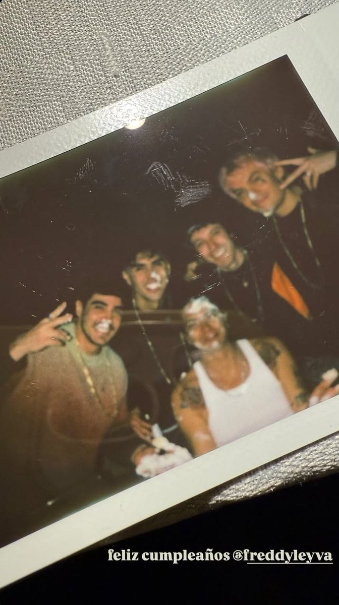 seaveyxleyva's tweet photo. SOMOS LOS MEJORES AMIGOS QUE PUEDEN EXISTIR, SOMOS LOS MEJORES AMIGOS QUE PUEDEN EXISTIR Y NUNCA NOS VAMOS A SEPARAAAAAR https://t.co/lyGO5OqURE