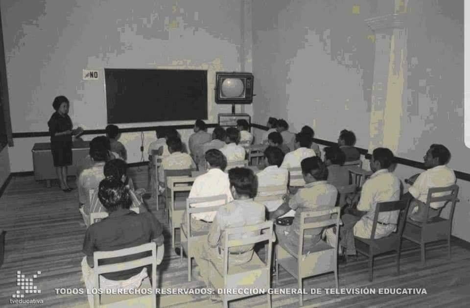 Un honor celebrar el 57 aniversario de la primera señal de Telesecundaria en circuito abierto del Telesistema Mexicano, S.A. con la comunidad Normalista de Veracruz <a href="/SEducacionVer/">SEV | Secretaría de Educación de Veracruz 📚✏️</a> #DEN_Veracruz #BENV #SistemaTelesecundariaVeracruz <a href="/dsae_buap/">DSAE_BUAP</a> @dsae_uv