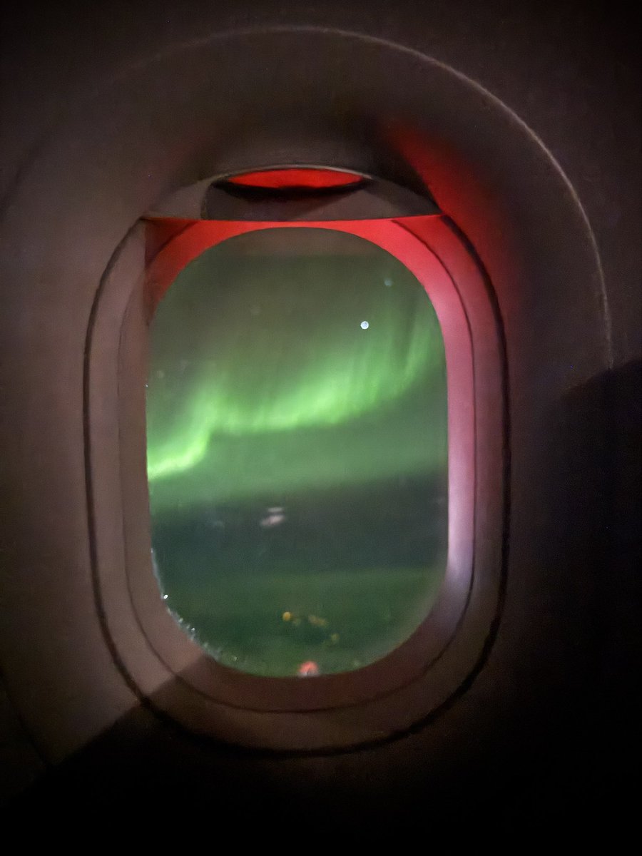 LeeAHinton95's tweet photo. The most incredible flight of my entire life… https://t.co/NwNB05cETi