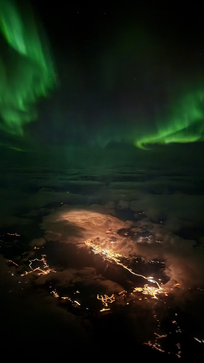 LeeAHinton95's tweet photo. The most incredible flight of my entire life… https://t.co/NwNB05cETi