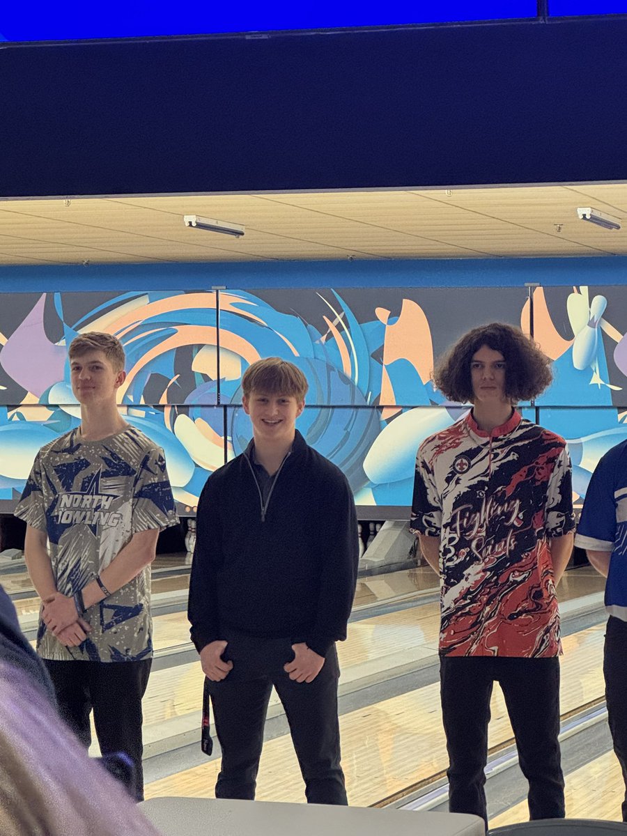 Huge congrats to senior, Alex Larson, for advancing to sectionals next week at Lisle Lanes! 🎳👏 Keep it up. Proud of you! 💛🖤 #GoMustangs #MeteaValleyBowling #SectionalsBound