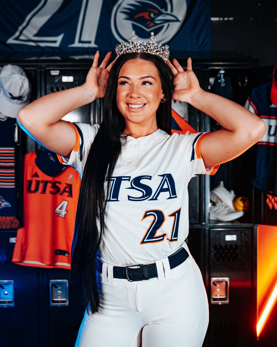 UTSASoftball's tweet photo. Top Shots 📸

#BirdsUp 🤙 | #LetsGo210 | #PluckEm 🪶 https://t.co/1Z9lFRgxK1