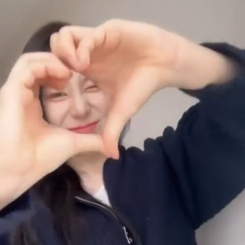 Heart 💜🩵
#이채연 #LEECHAEYEON #イチェヨン