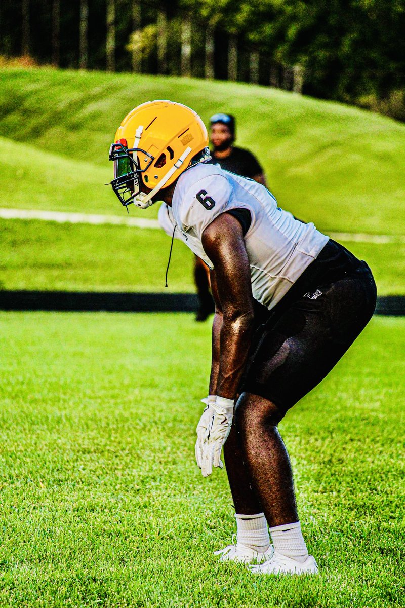 Heyy coaches,(6’1 225), Linebacker/DE, I have a (3’7 GPA), (All conference state 8) # is (2178483592), I can show film , dm me if interested,