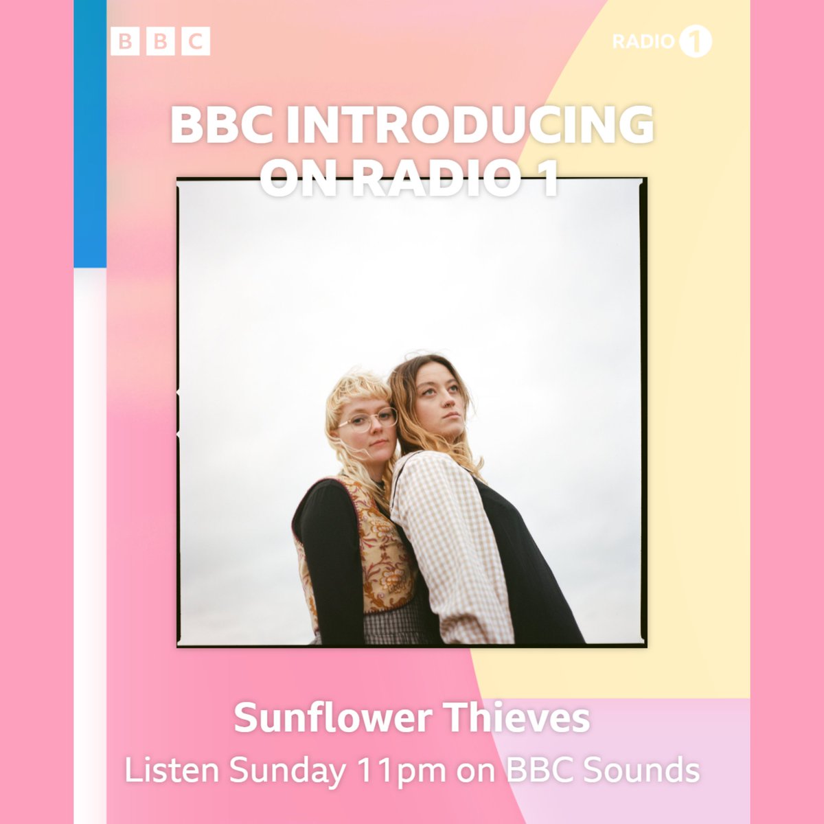 sunflower thieves (@sunthievesmusic) on Twitter photo hey late night pals it's <a href="/jjiszatt/">Jess Iszatt</a> 's <a href="/bbcintroducing/">BBC Music Introducing</a> show on <a href="/BBCR1/">BBC Radio 1</a> right now + we are her Need To Know Artist <3
tune in with us: bbc.co.uk/sounds/play/li… hey late night pals it's <a href="/jjiszatt/">Jess Iszatt</a> 's <a href="/bbcintroducing/">BBC Music Introducing</a> show on <a href="/BBCR1/">BBC Radio 1</a> right now + we are her Need To Know Artist <3
tune in with us: bbc.co.uk/sounds/play/li…