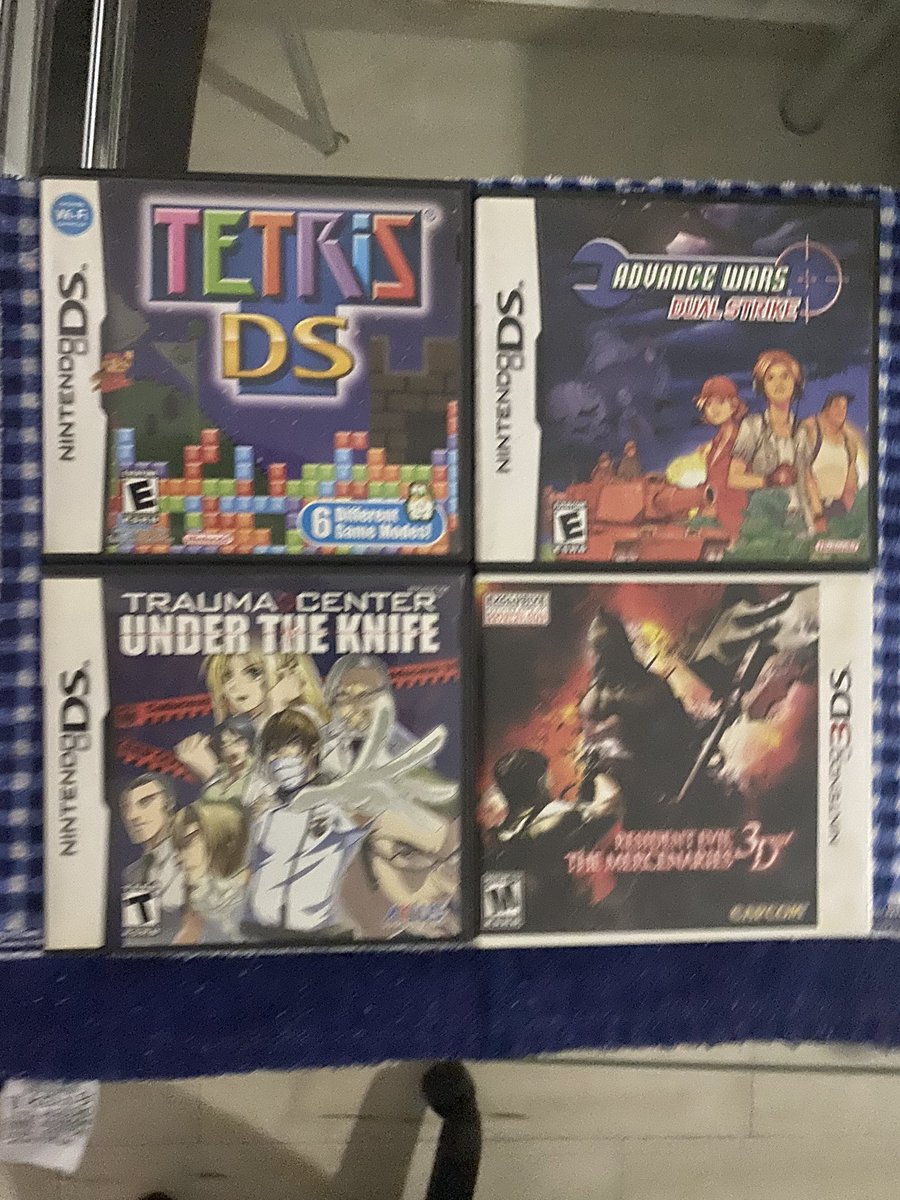 Outros joguinhos:

Advance Wars DS: R$300
Todos os outros: R$100